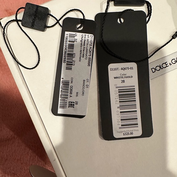 These practical and comfortable sneakers with DGlogo can be worn by little girls - Picture 6 of 6